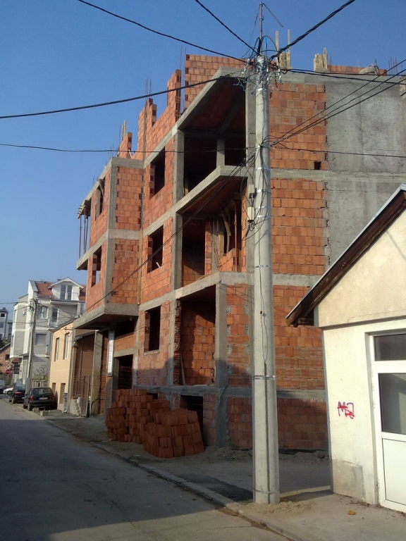 nis-nekretnine.com